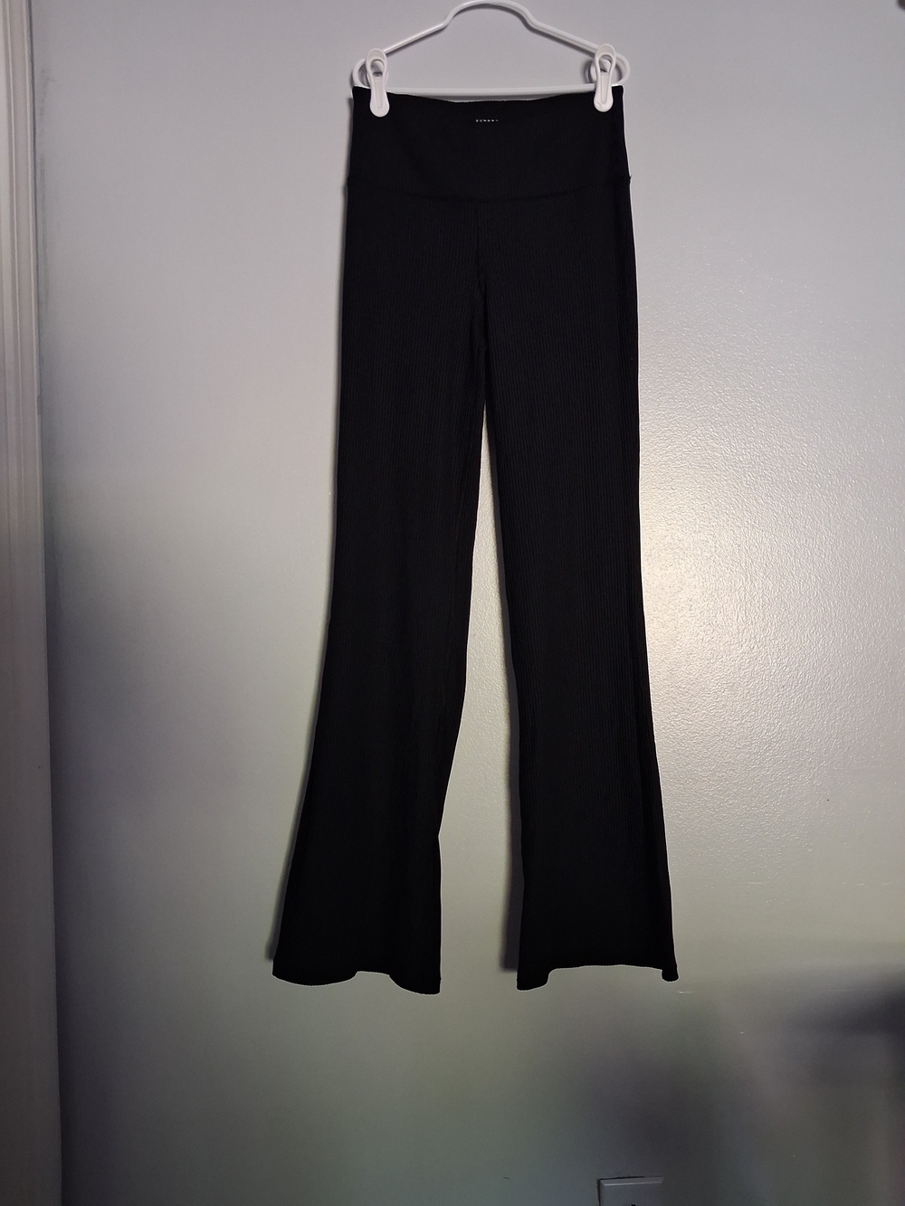 Aeropostale Black Ribbed Flare Leggins